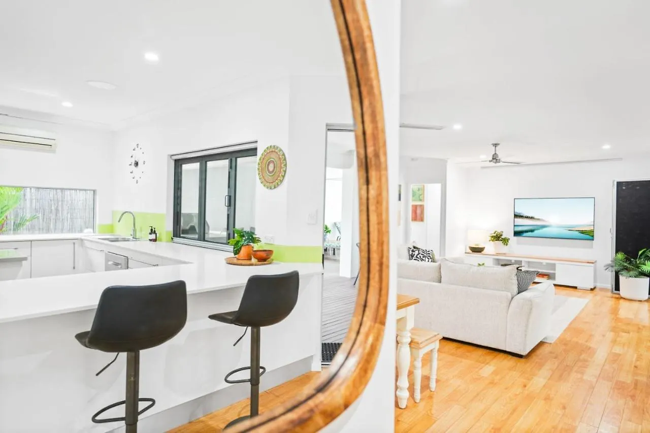 Tranquil Waters Blue Lagoon Retreat Trinity Beach Holiday home